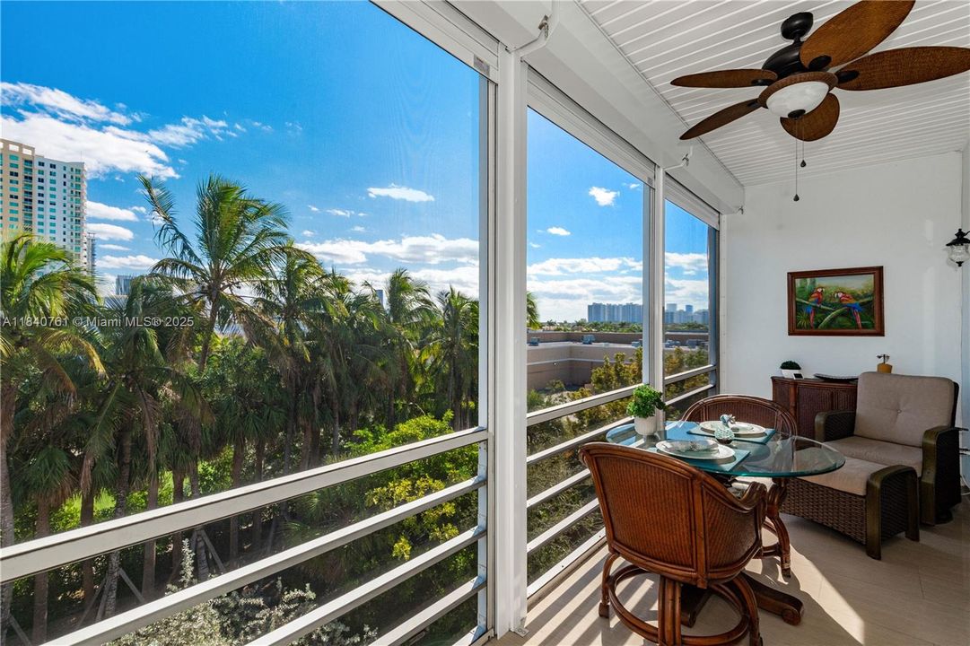 Recently Sold: $269,900 (2 beds, 2 baths, 1100 Square Feet)