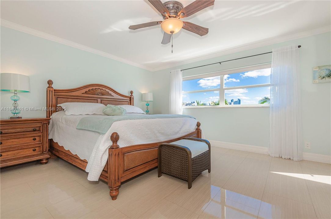 Recently Sold: $269,900 (2 beds, 2 baths, 1100 Square Feet)