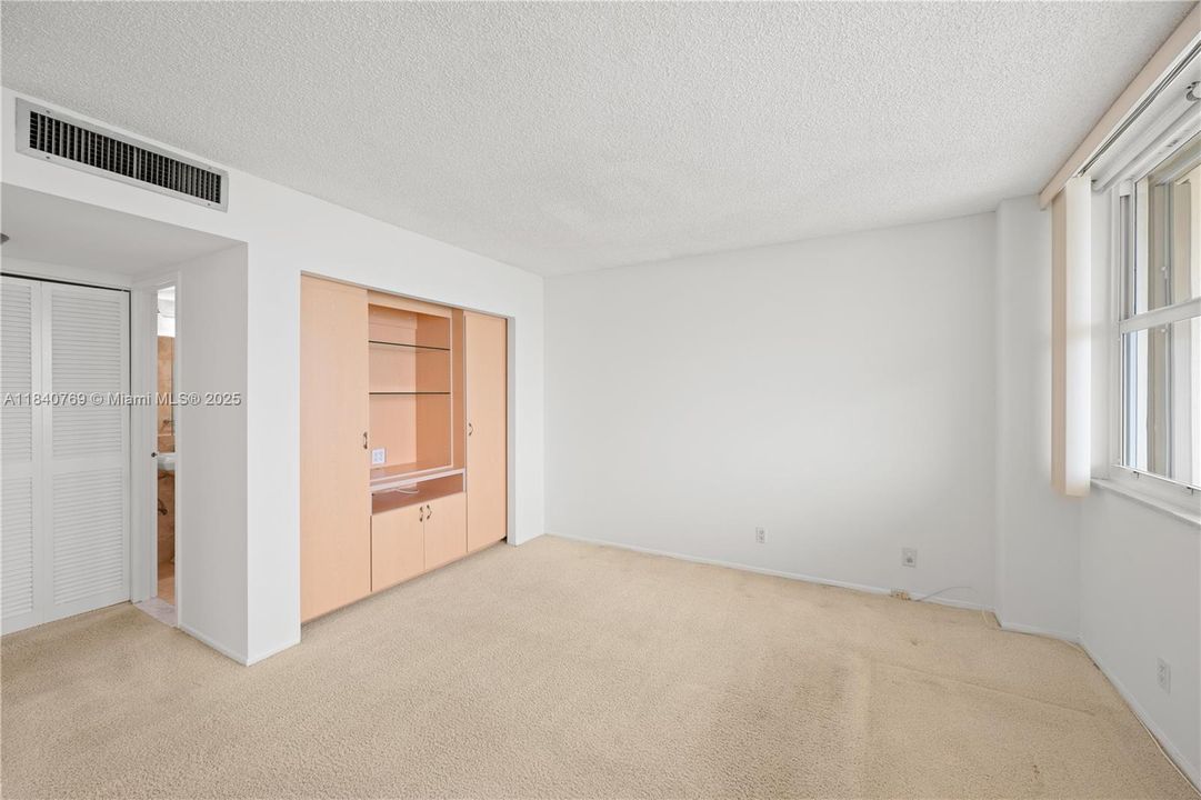 Recently Sold: $595,000 (2 beds, 2 baths, 1165 Square Feet)