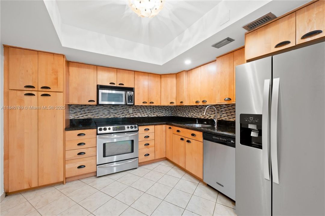 Recently Sold: $595,000 (2 beds, 2 baths, 1165 Square Feet)