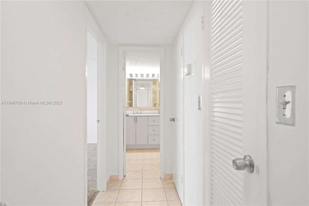 Recently Sold: $595,000 (2 beds, 2 baths, 1165 Square Feet)