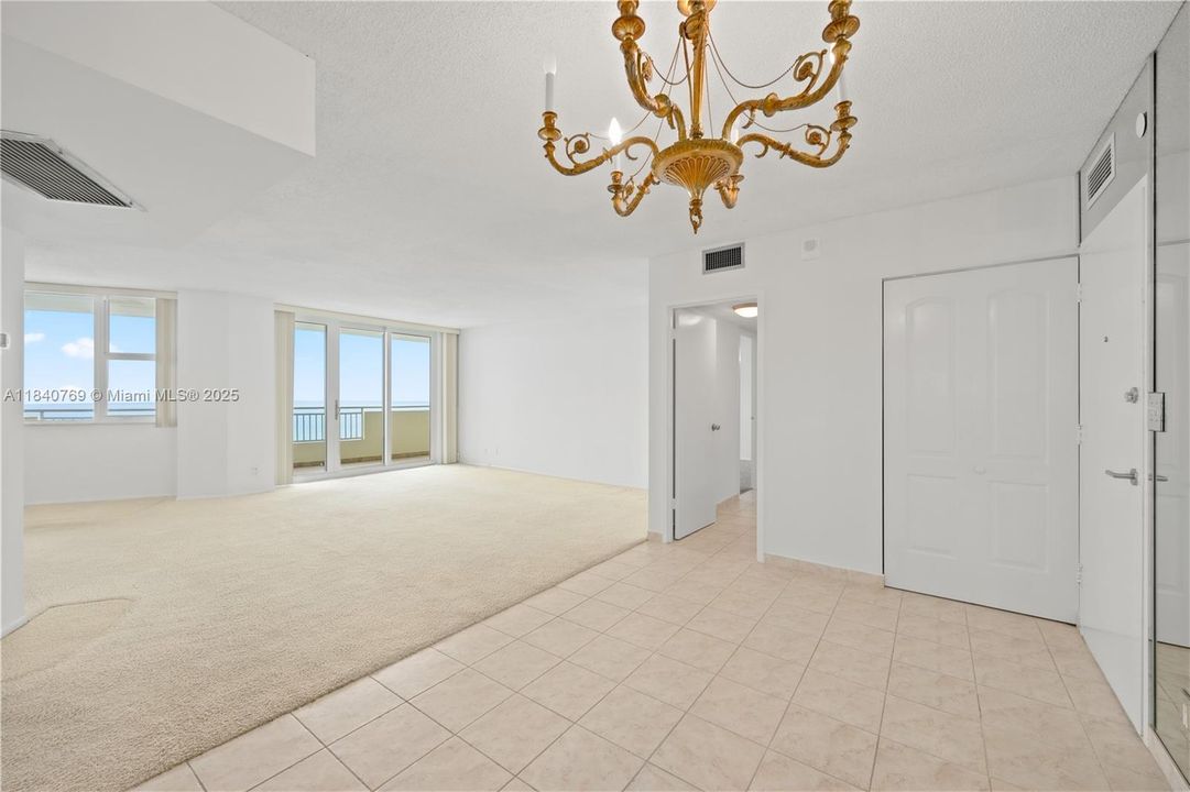 Recently Sold: $595,000 (2 beds, 2 baths, 1165 Square Feet)