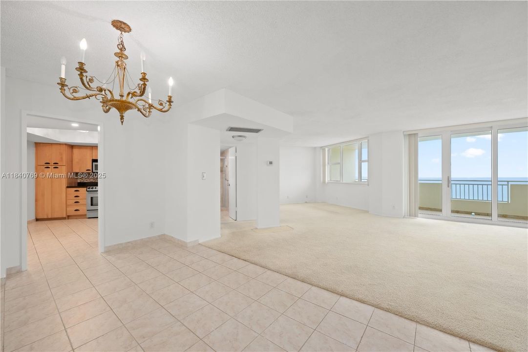 Recently Sold: $595,000 (2 beds, 2 baths, 1165 Square Feet)