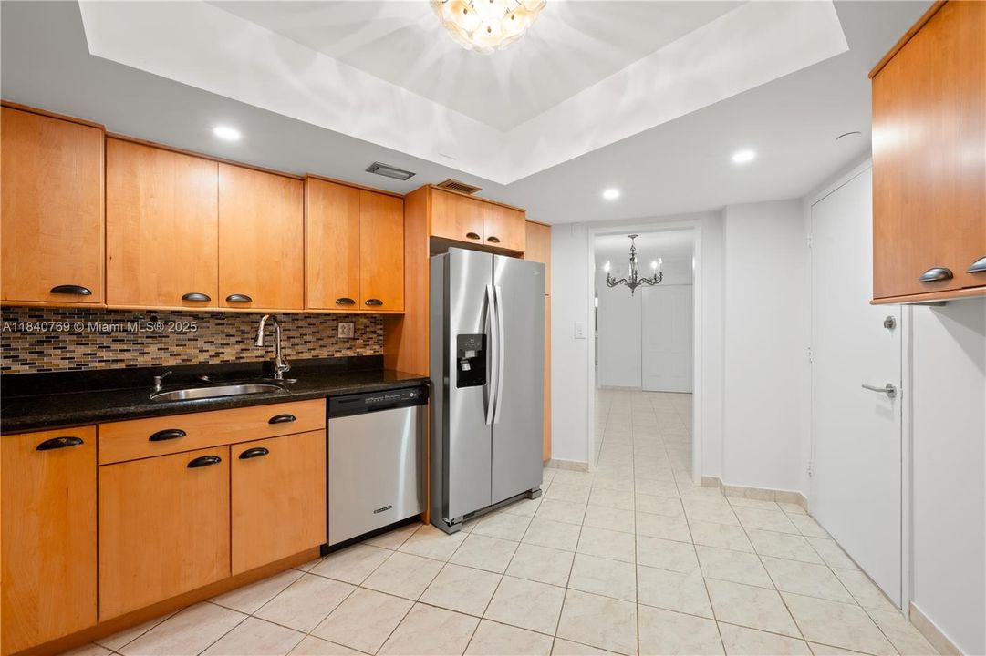 Recently Sold: $595,000 (2 beds, 2 baths, 1165 Square Feet)