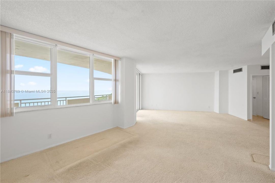 Recently Sold: $595,000 (2 beds, 2 baths, 1165 Square Feet)