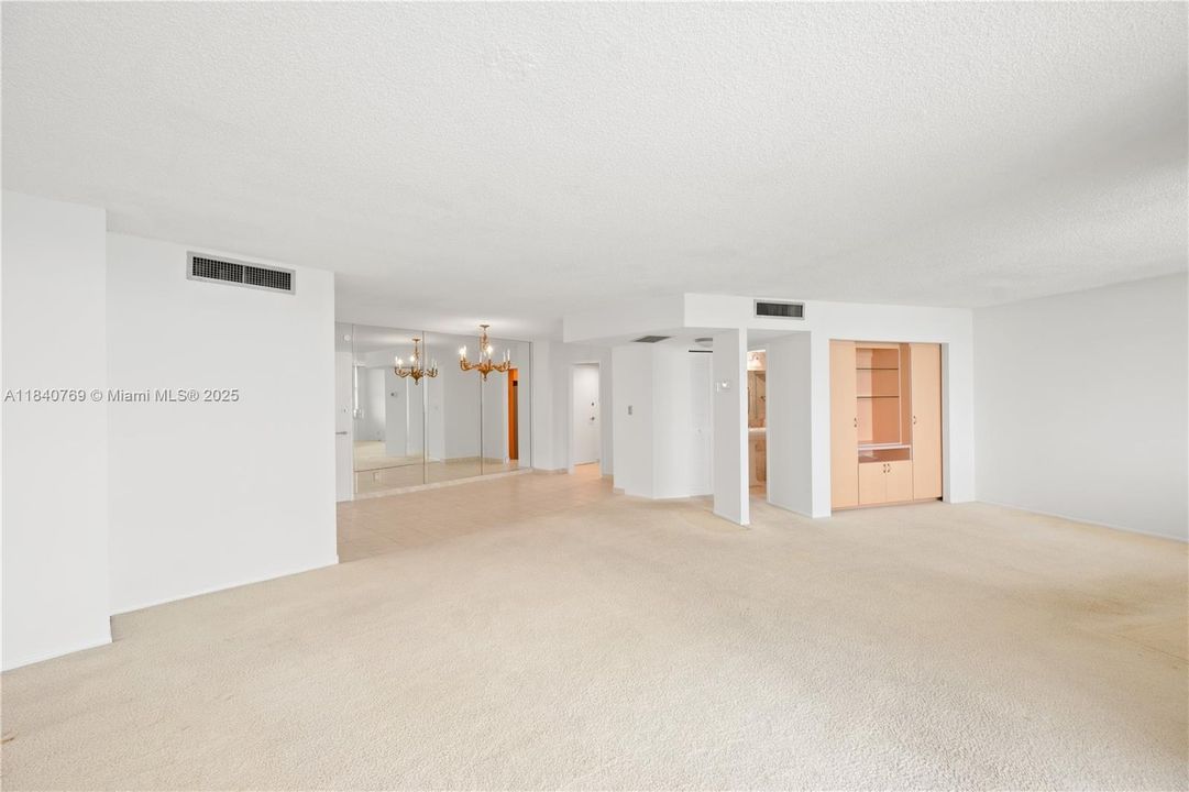 Recently Sold: $595,000 (2 beds, 2 baths, 1165 Square Feet)