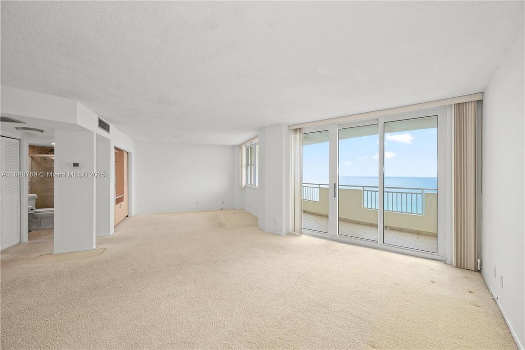 Recently Sold: $595,000 (2 beds, 2 baths, 1165 Square Feet)