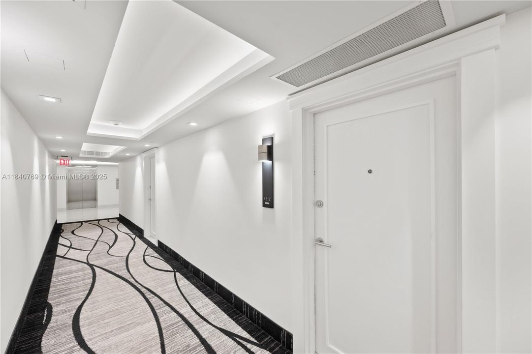 Recently Sold: $595,000 (2 beds, 2 baths, 1165 Square Feet)