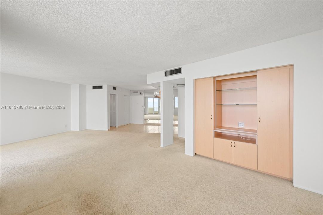 Recently Sold: $595,000 (2 beds, 2 baths, 1165 Square Feet)