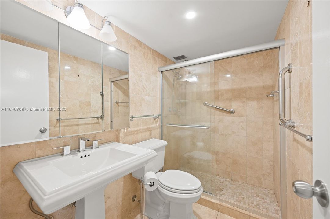 Recently Sold: $595,000 (2 beds, 2 baths, 1165 Square Feet)