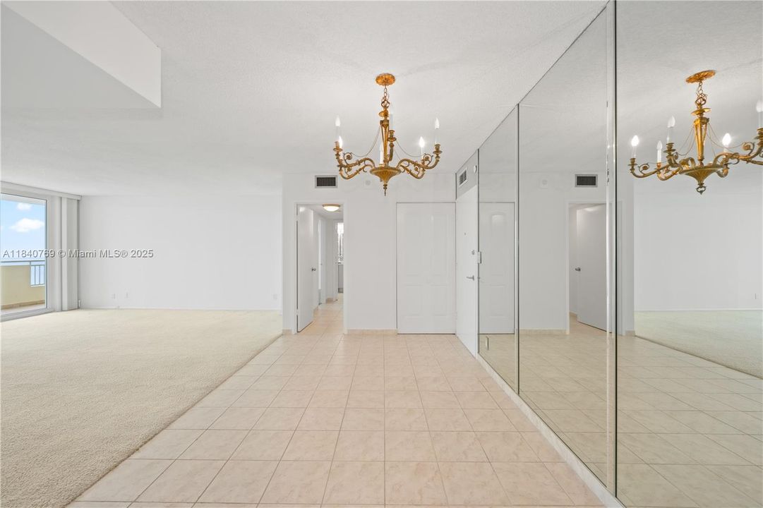 Recently Sold: $595,000 (2 beds, 2 baths, 1165 Square Feet)