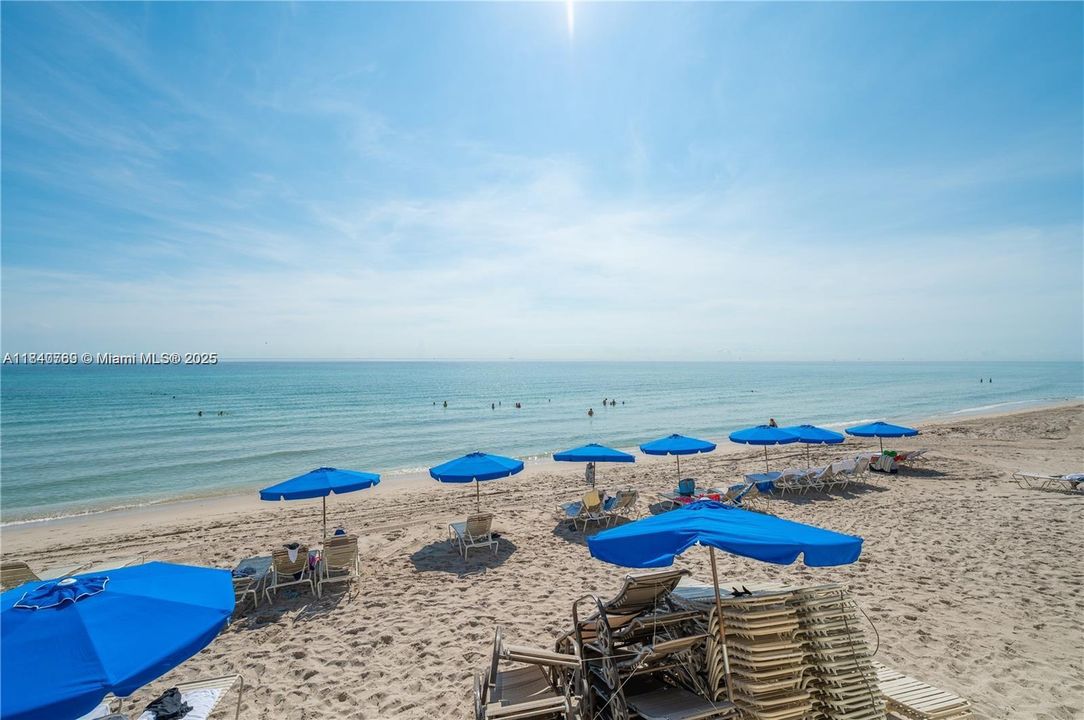 Recently Sold: $595,000 (2 beds, 2 baths, 1165 Square Feet)