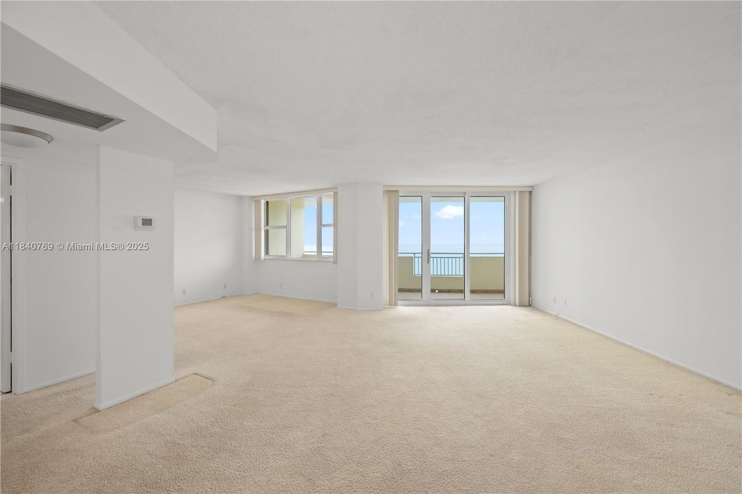 Recently Sold: $595,000 (2 beds, 2 baths, 1165 Square Feet)