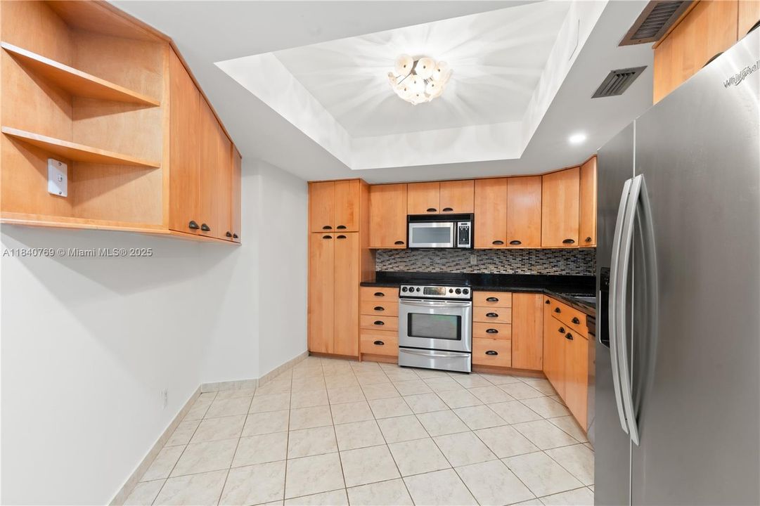Recently Sold: $595,000 (2 beds, 2 baths, 1165 Square Feet)
