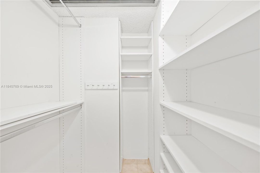 Recently Sold: $595,000 (2 beds, 2 baths, 1165 Square Feet)