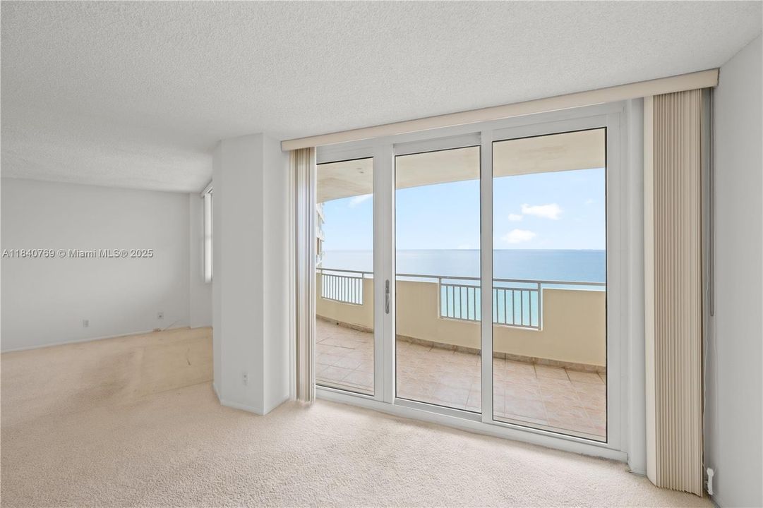 Recently Sold: $595,000 (2 beds, 2 baths, 1165 Square Feet)