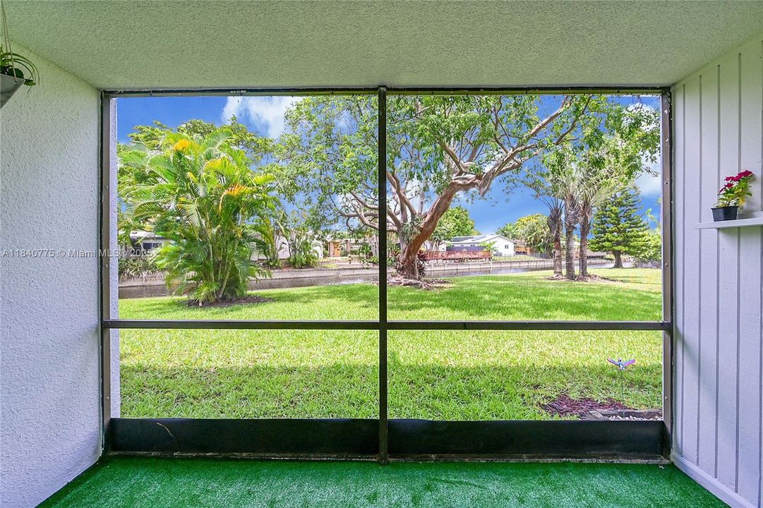 Active With Contract: $145,000 (2 beds, 2 baths, 975 Square Feet)