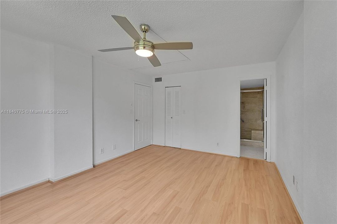 Active With Contract: $145,000 (2 beds, 2 baths, 975 Square Feet)