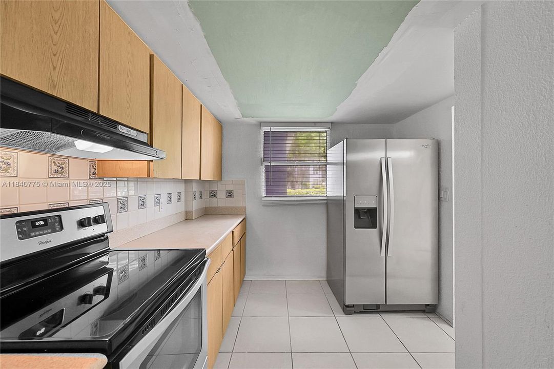 Active With Contract: $145,000 (2 beds, 2 baths, 975 Square Feet)