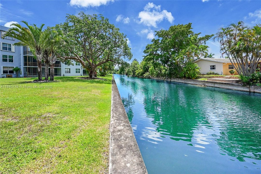 Active With Contract: $145,000 (2 beds, 2 baths, 975 Square Feet)