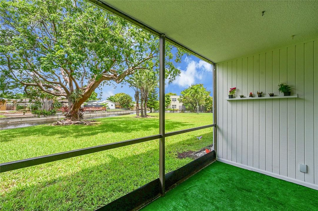 Active With Contract: $145,000 (2 beds, 2 baths, 975 Square Feet)