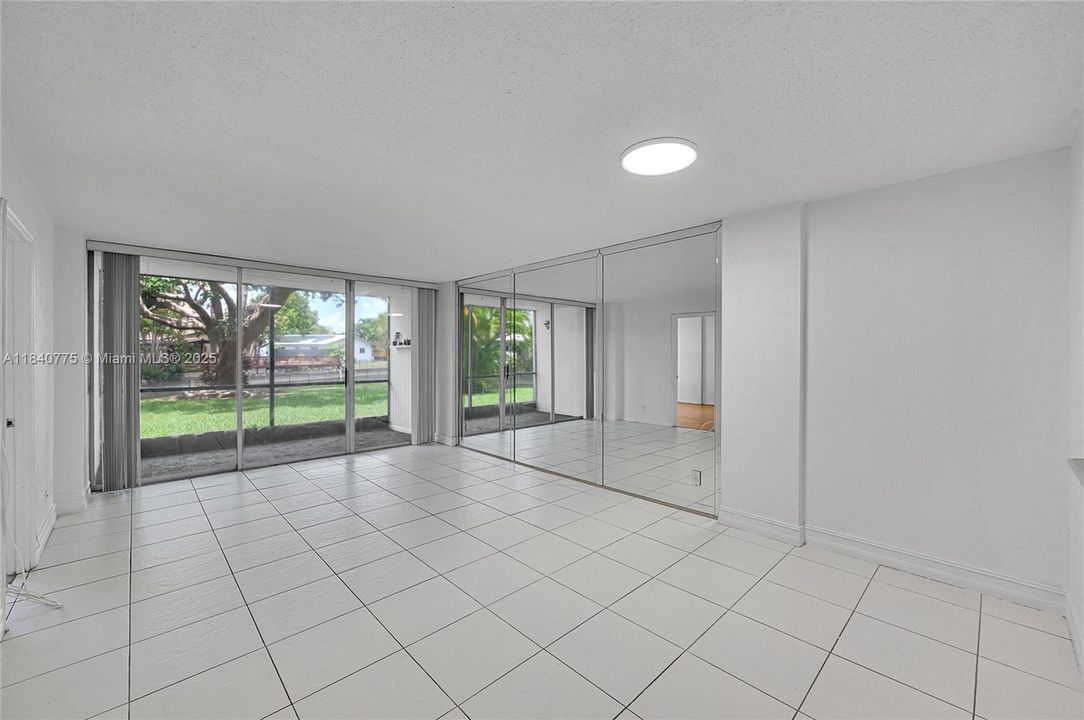 Active With Contract: $145,000 (2 beds, 2 baths, 975 Square Feet)