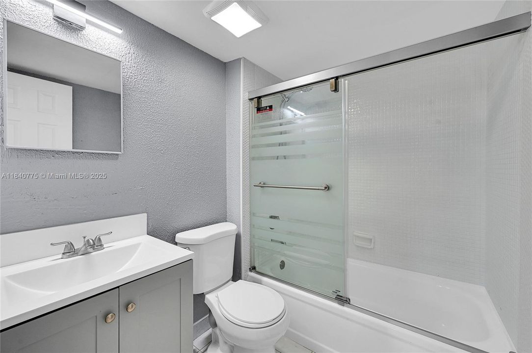 Active With Contract: $145,000 (2 beds, 2 baths, 975 Square Feet)