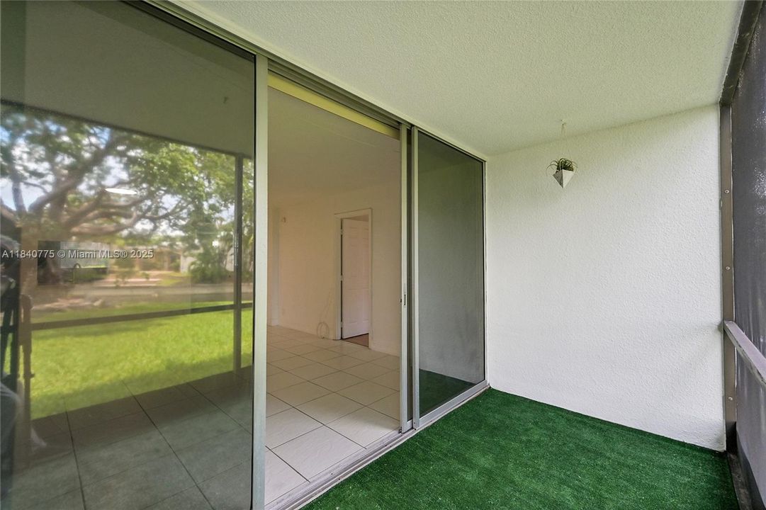 Active With Contract: $145,000 (2 beds, 2 baths, 975 Square Feet)