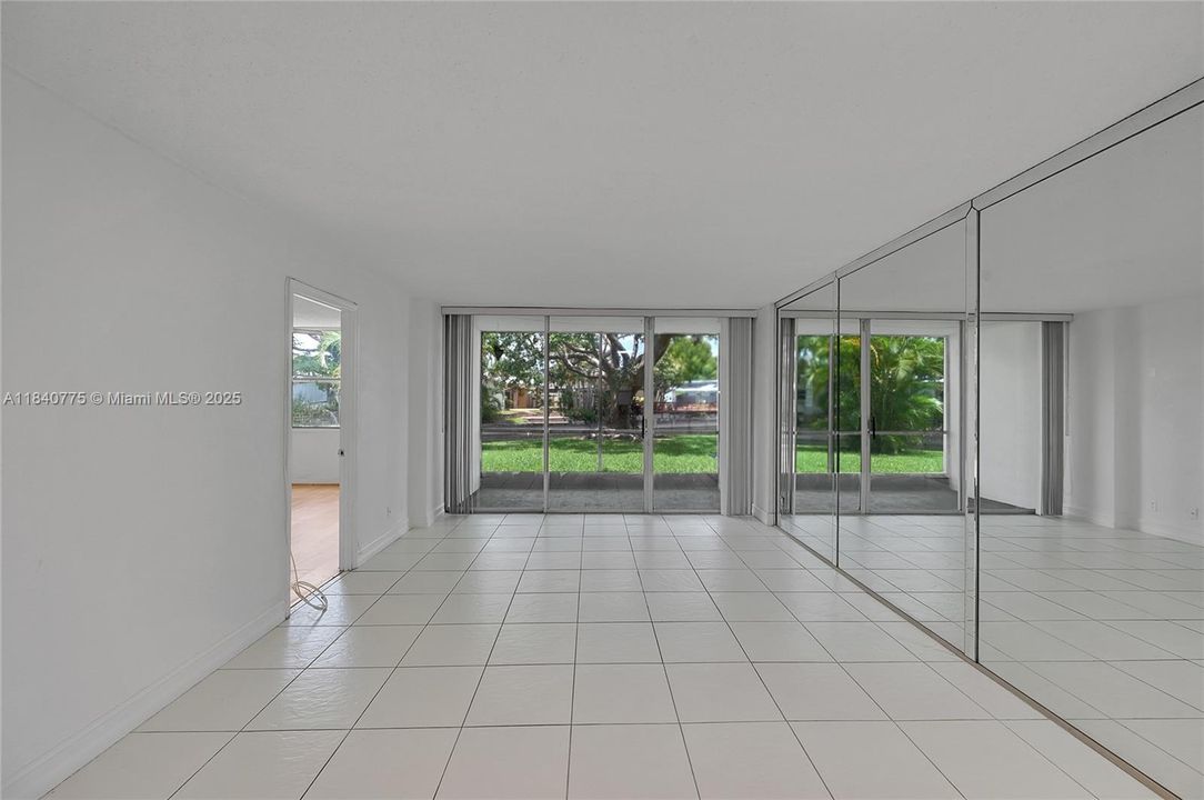 Active With Contract: $145,000 (2 beds, 2 baths, 975 Square Feet)