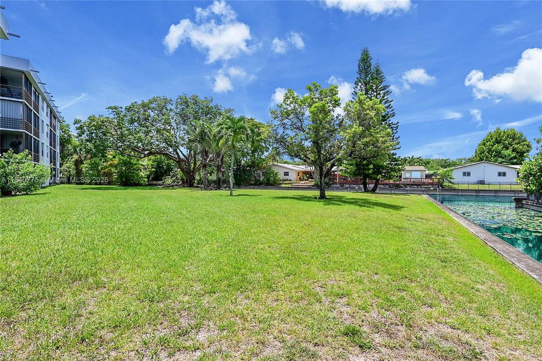 Active With Contract: $145,000 (2 beds, 2 baths, 975 Square Feet)