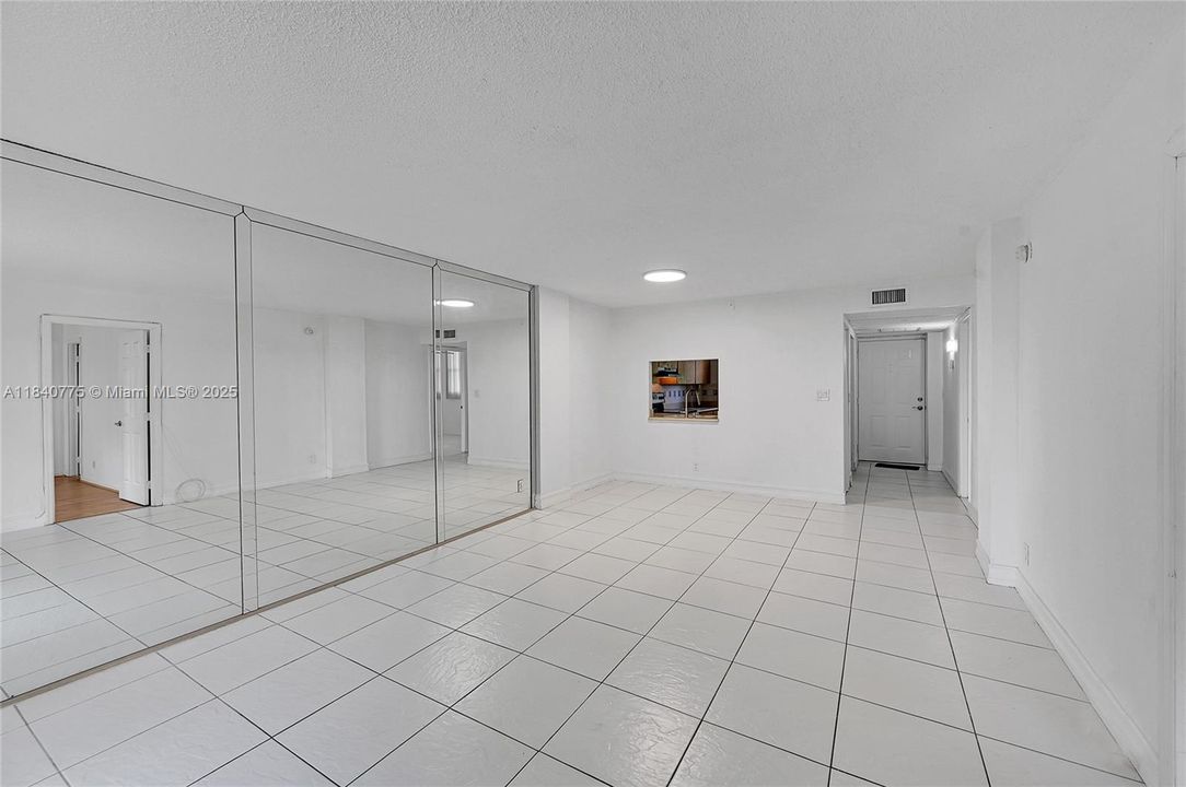 Active With Contract: $145,000 (2 beds, 2 baths, 975 Square Feet)