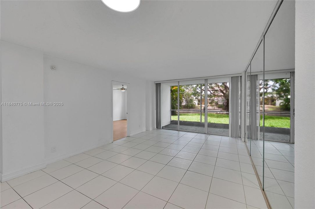 Active With Contract: $145,000 (2 beds, 2 baths, 975 Square Feet)