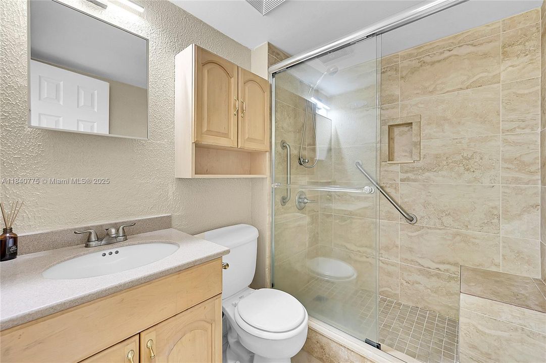 Active With Contract: $145,000 (2 beds, 2 baths, 975 Square Feet)