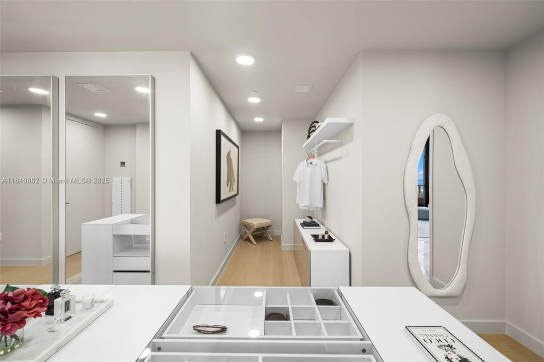 For Sale: $21,000,000 (5 beds, 6 baths, 6060 Square Feet)