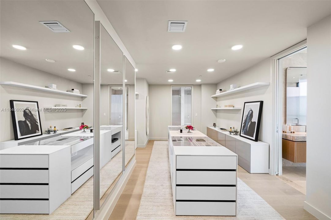 For Sale: $21,000,000 (5 beds, 6 baths, 6060 Square Feet)