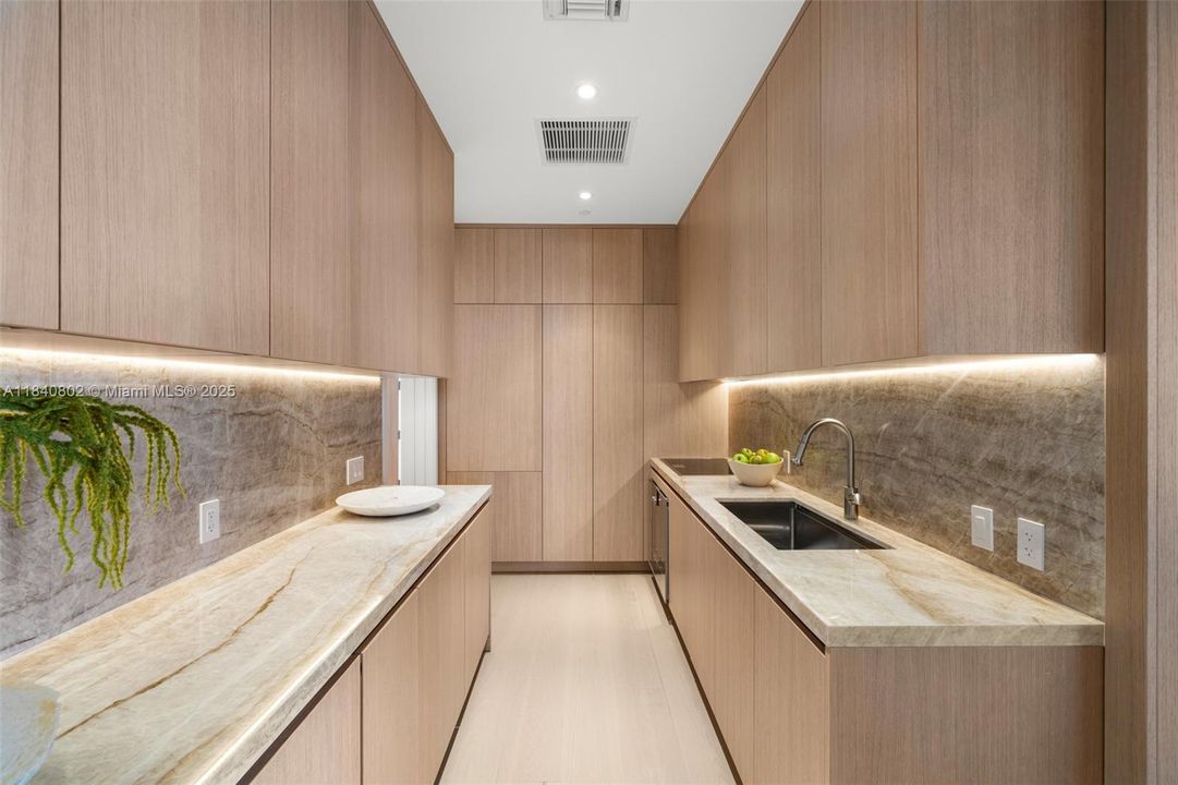 For Sale: $21,000,000 (5 beds, 6 baths, 6060 Square Feet)