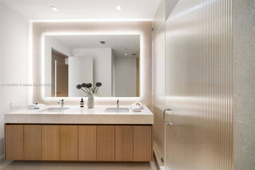 For Sale: $21,000,000 (5 beds, 6 baths, 6060 Square Feet)