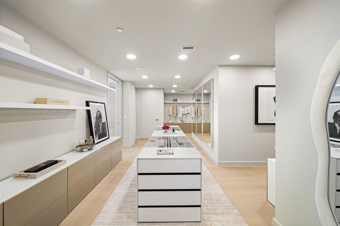 For Sale: $21,000,000 (5 beds, 6 baths, 6060 Square Feet)