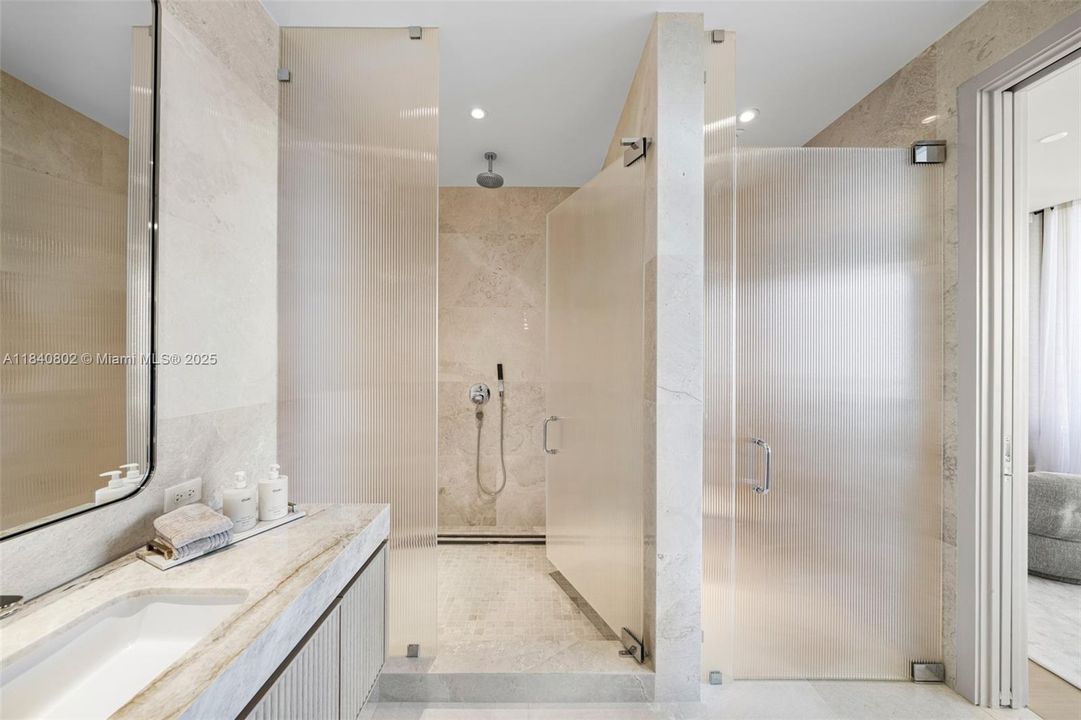 For Sale: $21,000,000 (5 beds, 6 baths, 6060 Square Feet)