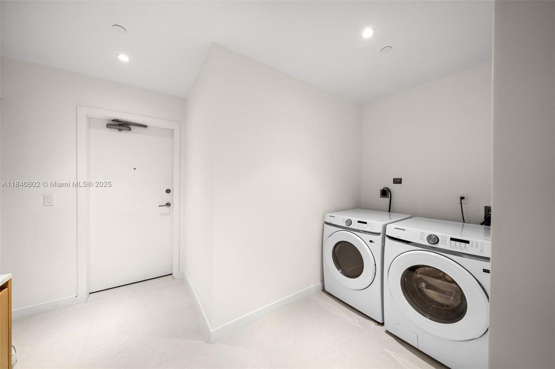 For Sale: $21,000,000 (5 beds, 6 baths, 6060 Square Feet)