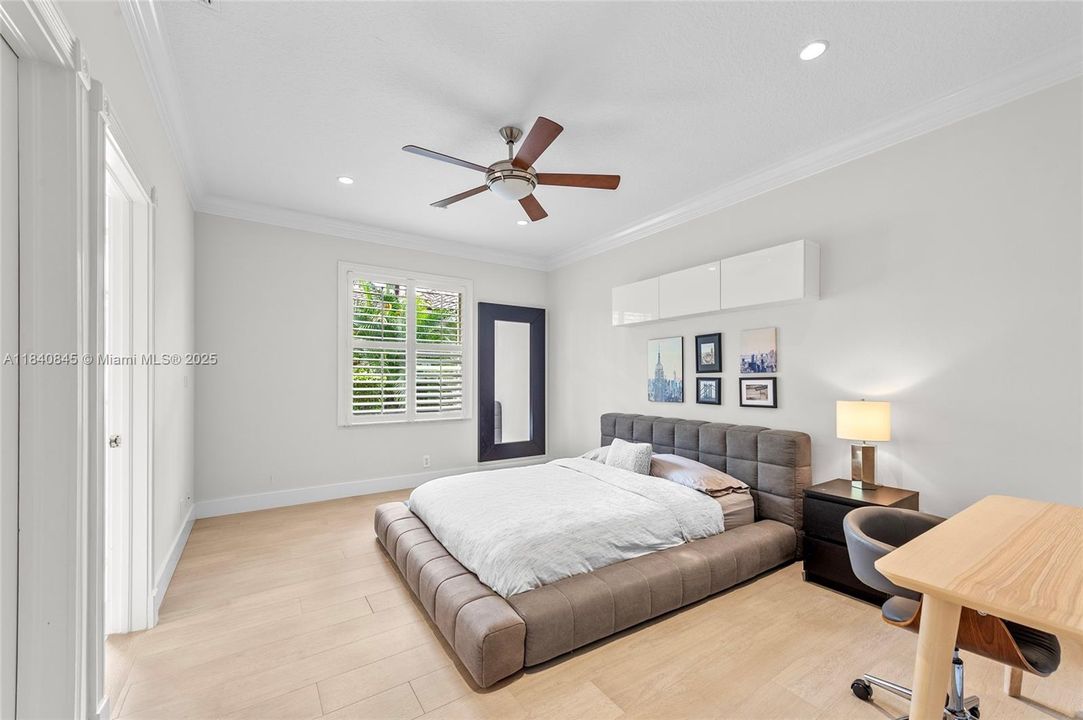 Недавно продано: $3,100,000 (5 спален, 5 ванн, 5167 Квадратных фут)