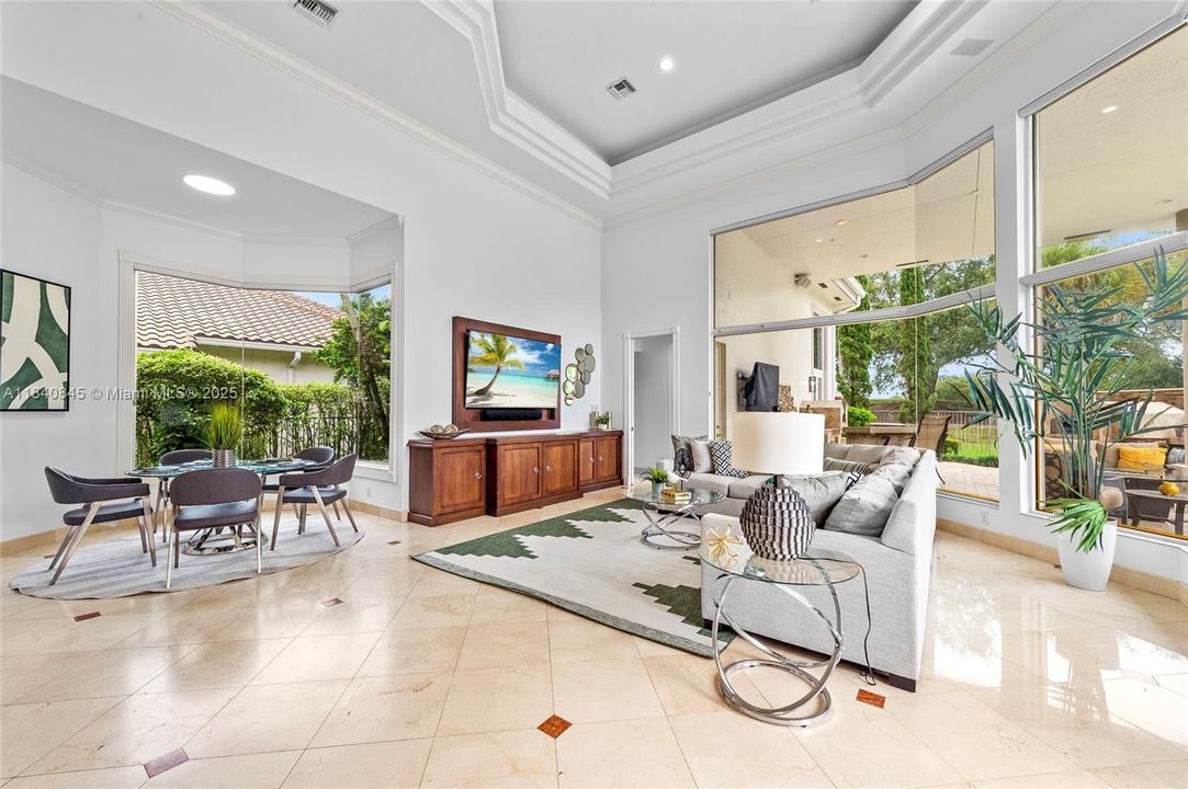 Недавно продано: $3,100,000 (5 спален, 5 ванн, 5167 Квадратных фут)