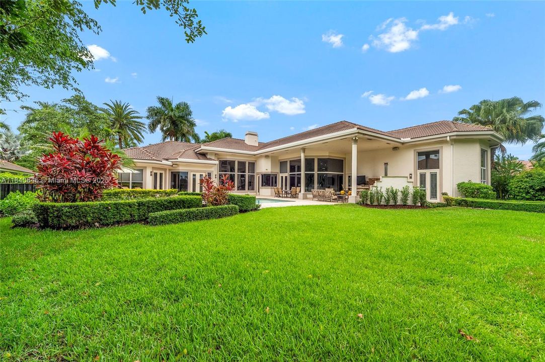 Недавно продано: $3,100,000 (5 спален, 5 ванн, 5167 Квадратных фут)