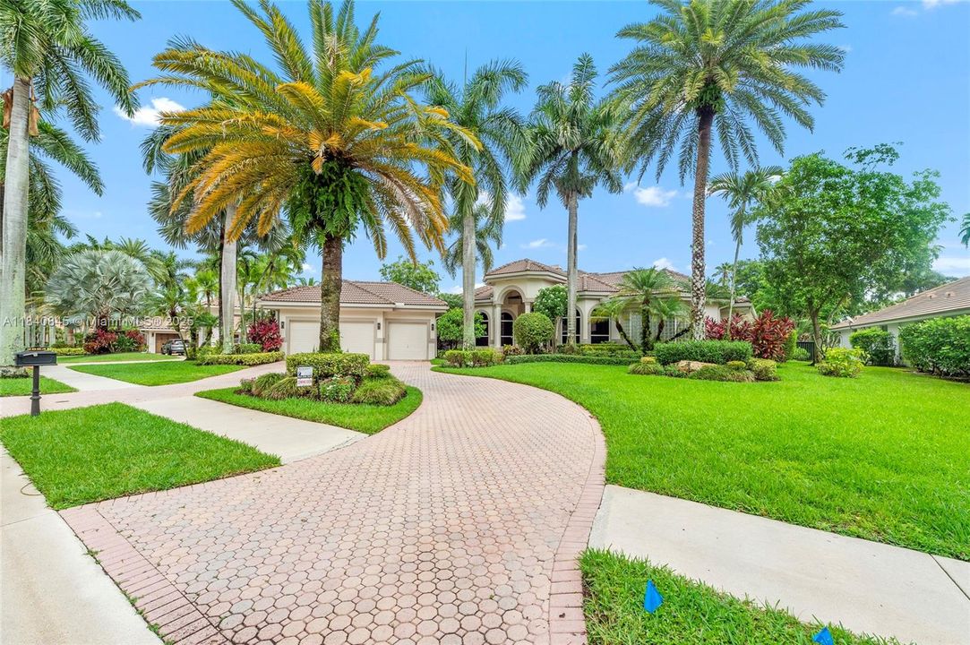 Недавно продано: $3,100,000 (5 спален, 5 ванн, 5167 Квадратных фут)