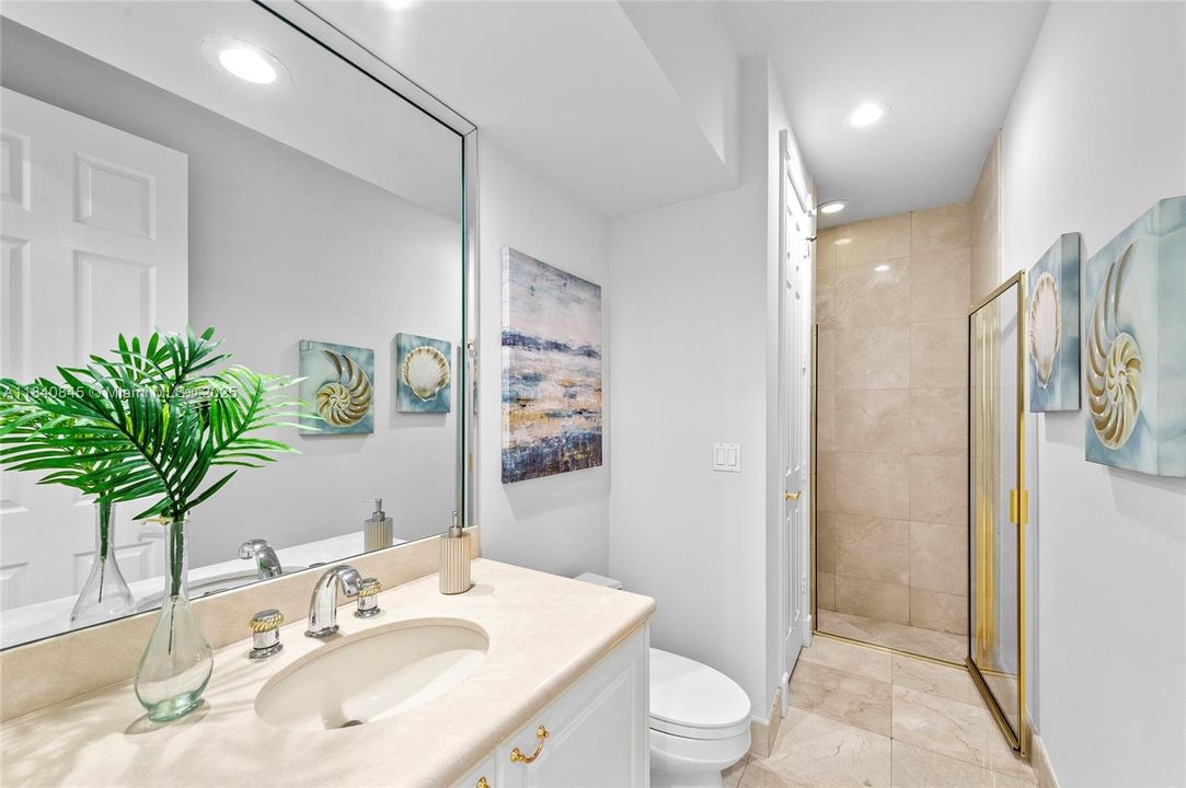 Недавно продано: $3,100,000 (5 спален, 5 ванн, 5167 Квадратных фут)