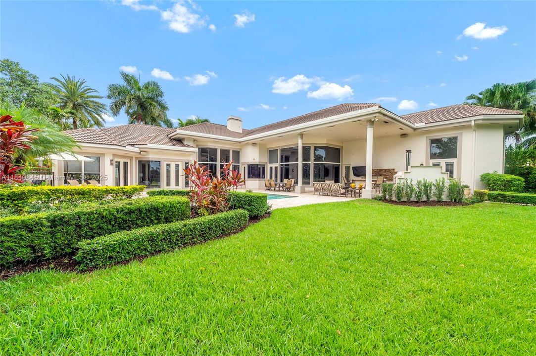 Недавно продано: $3,100,000 (5 спален, 5 ванн, 5167 Квадратных фут)