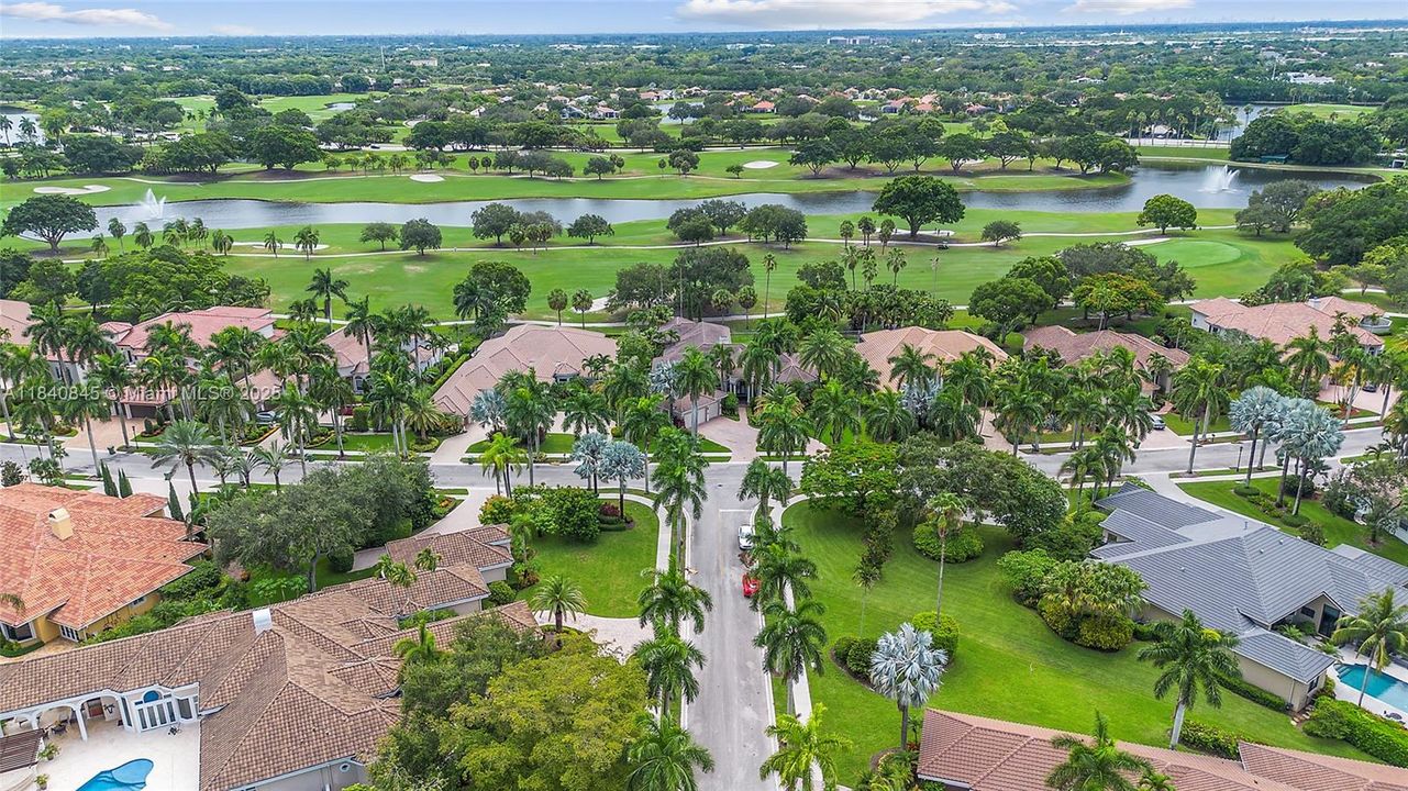 Недавно продано: $3,100,000 (5 спален, 5 ванн, 5167 Квадратных фут)