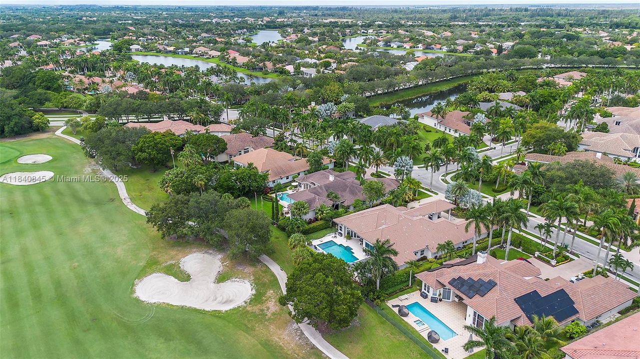 Недавно продано: $3,100,000 (5 спален, 5 ванн, 5167 Квадратных фут)