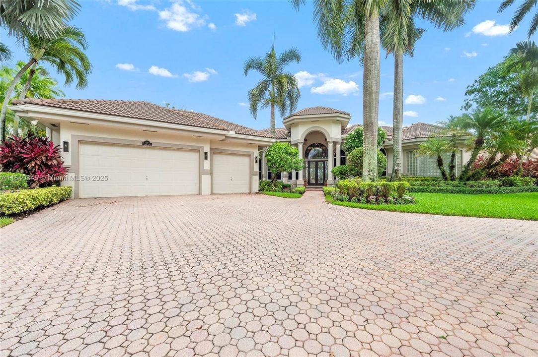 Недавно продано: $3,100,000 (5 спален, 5 ванн, 5167 Квадратных фут)