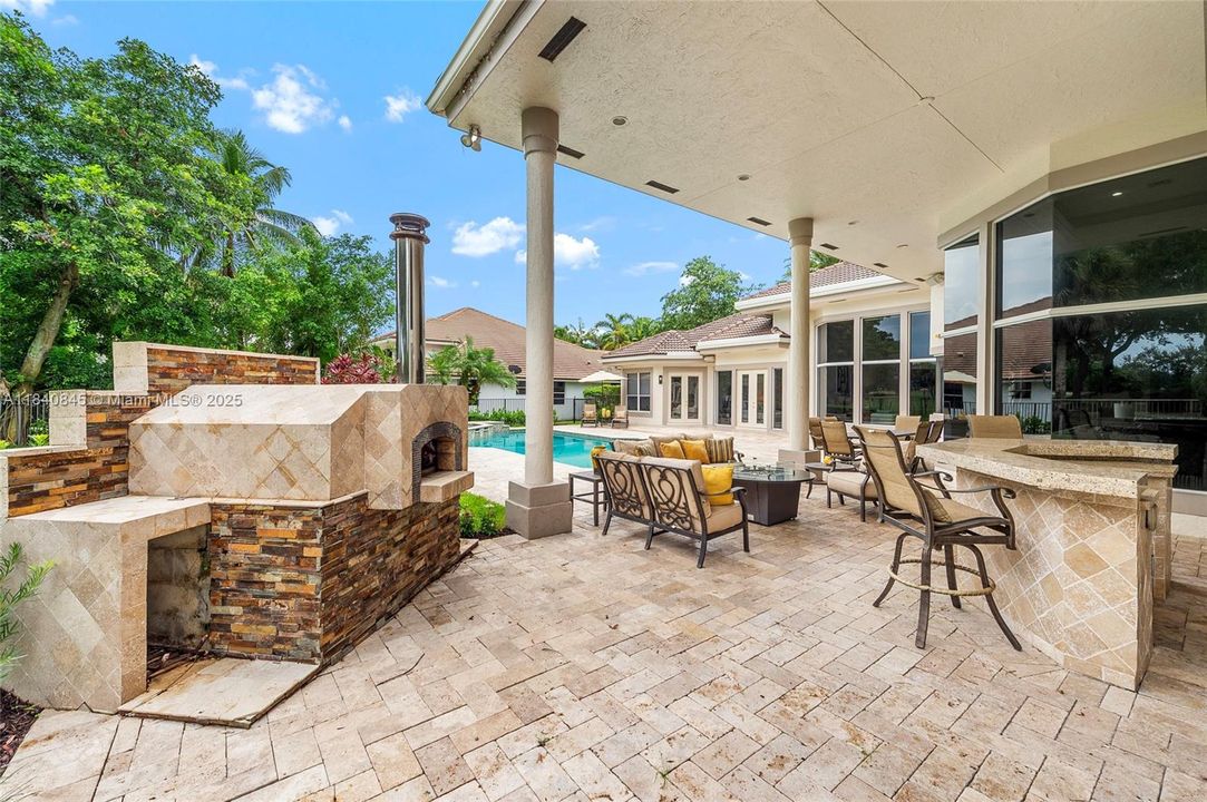 Недавно продано: $3,100,000 (5 спален, 5 ванн, 5167 Квадратных фут)